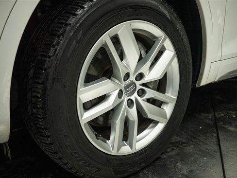 Used 2020 Audi Q5 2.0T Premium w/ Convenience Package AWD/4WD image 3