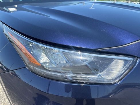 Used 2022 Toyota Highlander XLE AWD/4WD image 10