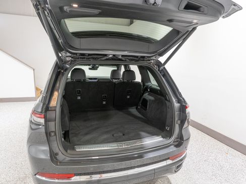 Used 2022 Jeep Grand Cherokee Overland RWD image 36