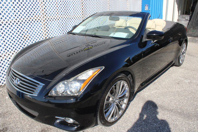 Used 2011 INFINITI G37 Convertible w/ Premium Pkg RWD image 3