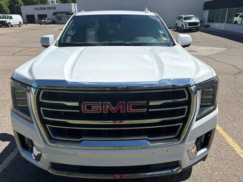 Used 2023 GMC Yukon SLT AWD/4WD image 3