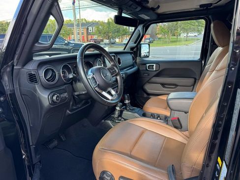 Used 2022 Jeep Wrangler Unlimited Sahara AWD/4WD image 17