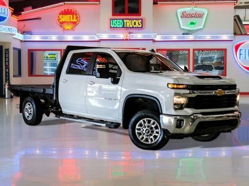 Used 2024 Chevrolet Silverado 2500 LT w/ Convenience Package image 1