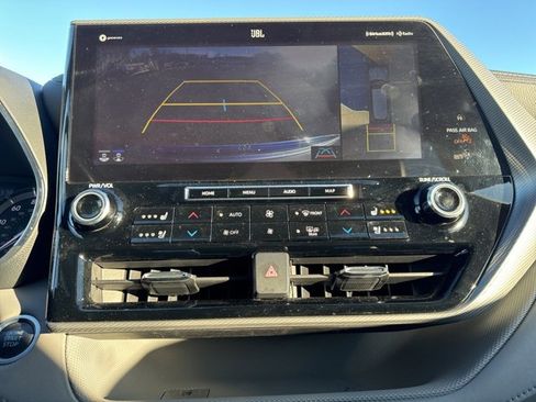 Used 2021 Toyota Highlander Platinum image 10