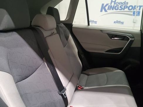 Used 2024 Toyota RAV4 XLE FWD image 20
