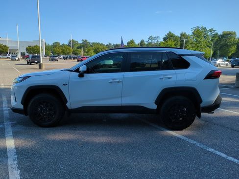 Used 2025 Toyota RAV4 XLE w/ Convenience Package FWD image 7