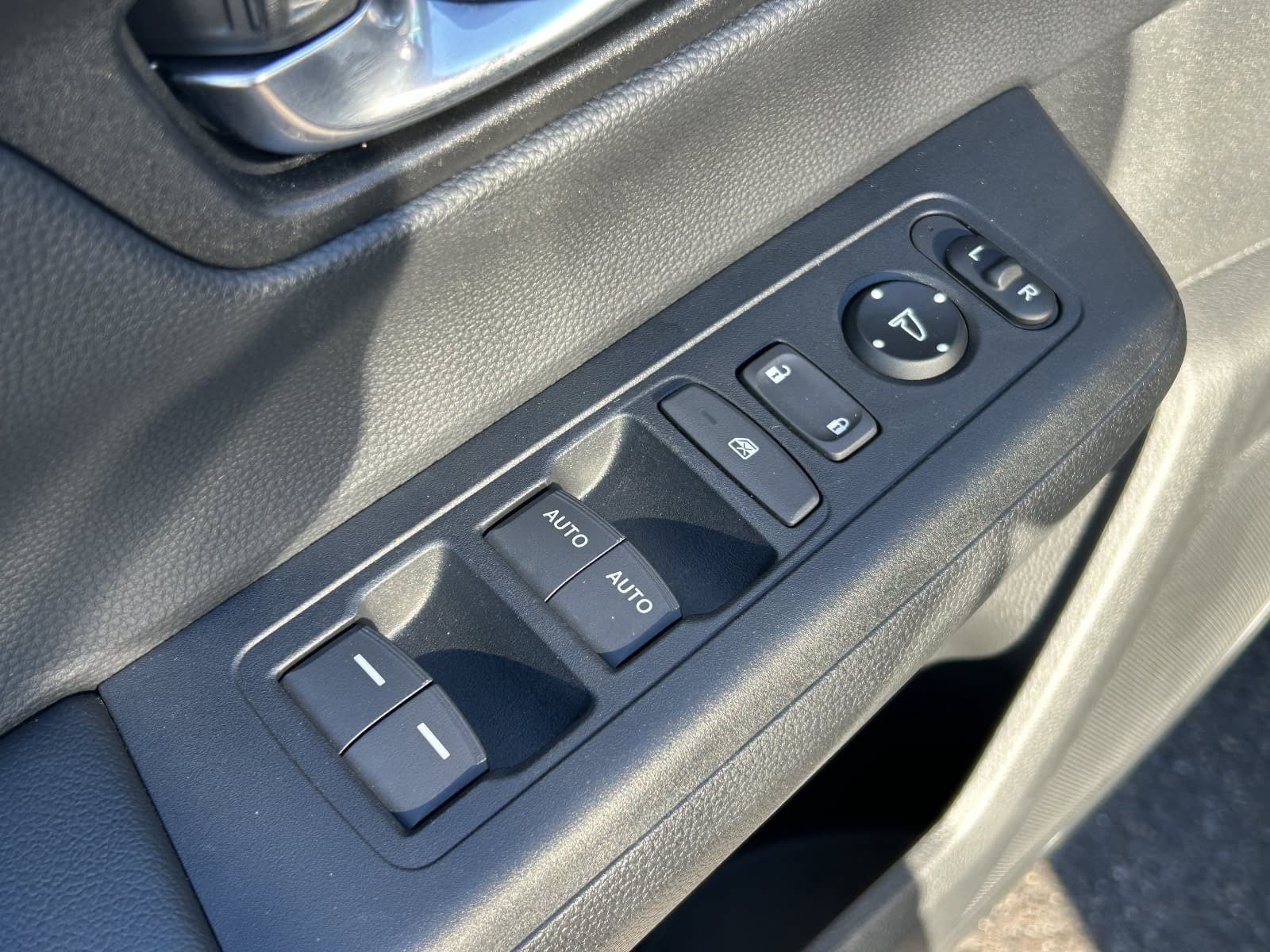Used 2025 Honda CR-V Sport image 25