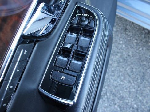 Used 2013 Jaguar XJ AWD image 11