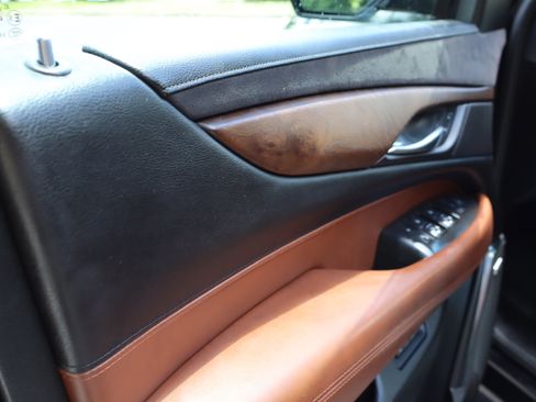 Used 2017 Cadillac Escalade Premium Luxury RWD image 21