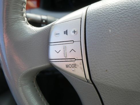 Used 2006 Toyota Avalon Limited FWD image 29