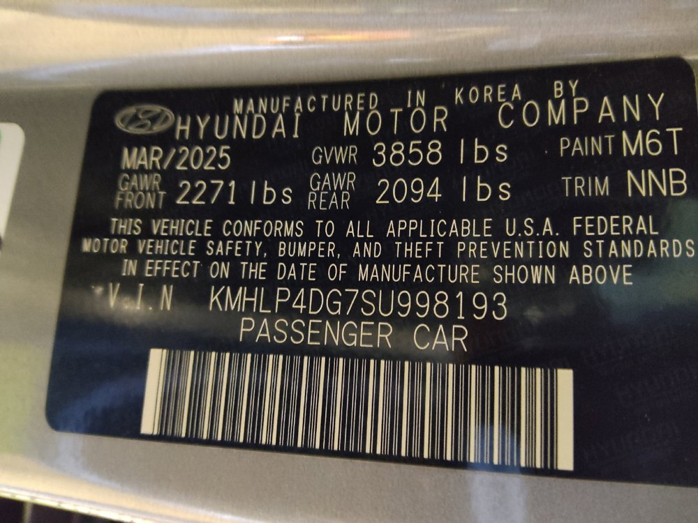 Used 2025 Hyundai Elantra Limited FWD image 33