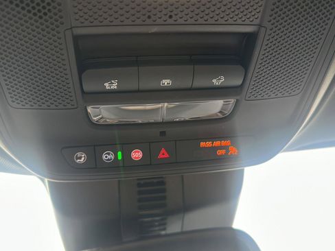 Used 2025 Buick Enclave Preferred w/ Power Package image 23