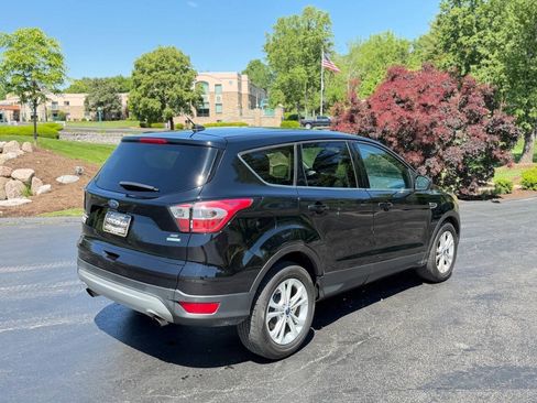 Used 2017 Ford Escape SE FWD image 3