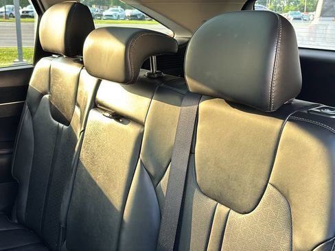 Used 2023 Kia Sorento S w/ Panoramic Sunroof Package AWD/4WD image 26