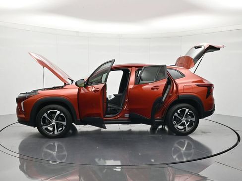 Certified 2024 Chevrolet Trax RS w/ Driver Confidence Package FWD image 46