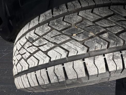 Used 2024 Volkswagen Atlas Peak Edition SE image 37