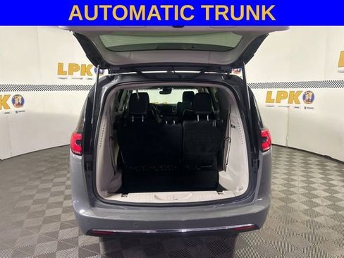Used 2022 Chrysler Pacifica Limited FWD image 5