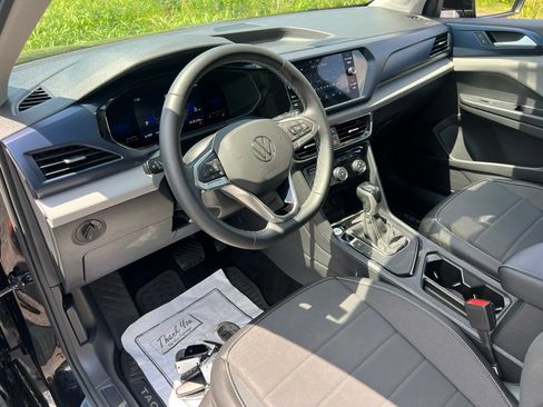 Certified 2023 Volkswagen Taos SE w/ Panoramic Sunroof Package FWD image 15