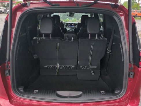 New 2027 Chrysler Pacifica Select FWD image 13