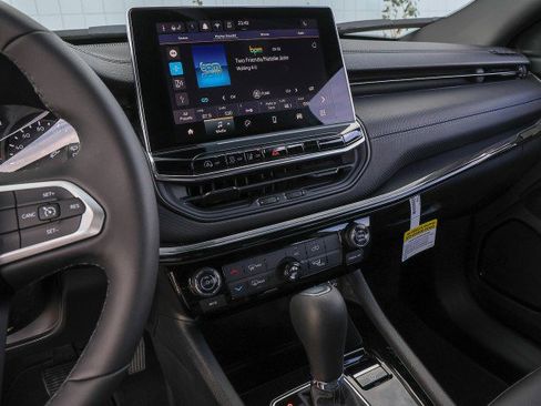 New 2026 Jeep Compass Latitude image 12