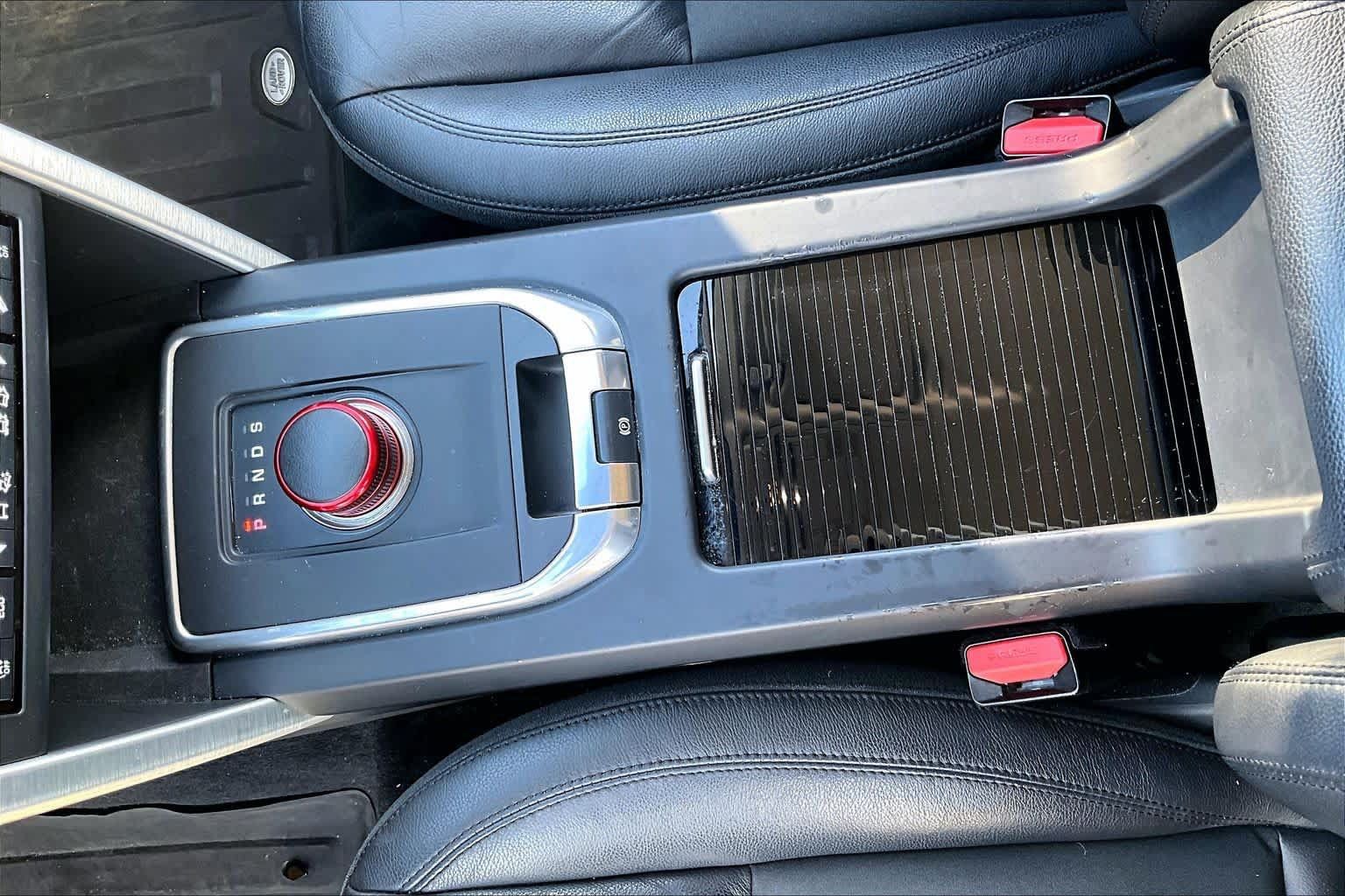 Used 2018 Land Rover Discovery Sport SE AWD/4WD image 14