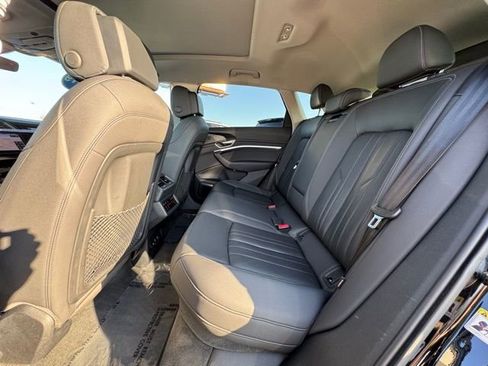 Used 2019 Audi e-tron Premium Plus image 35