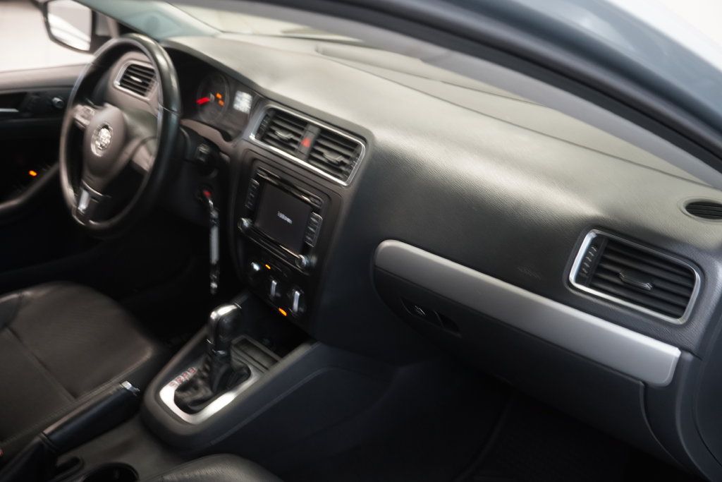 Used 2013 Volkswagen Jetta SE FWD image 27