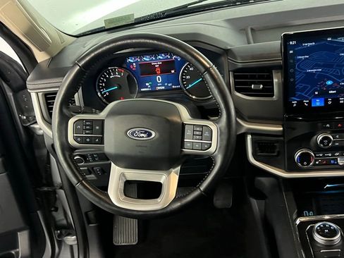 Used 2024 Ford Expedition Max XLT image 13