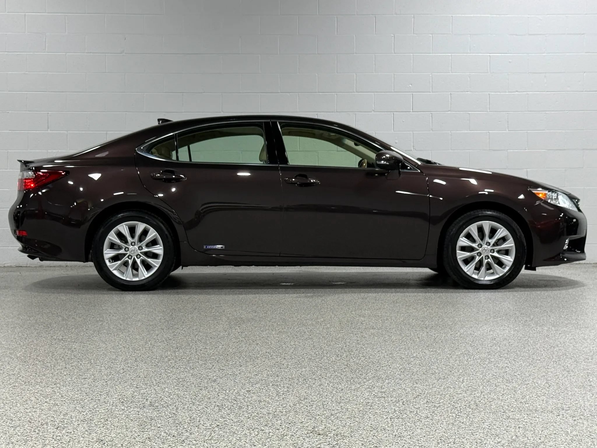 Used 2015 Lexus ES 300h w/ Navigation System Package FWD image 5