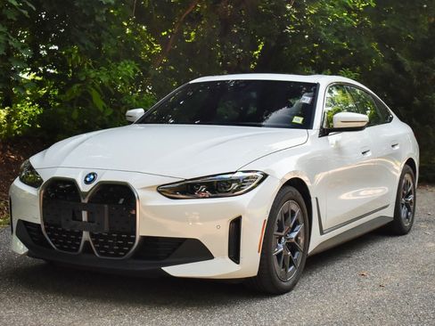 Used 2023 BMW i4 eDrive35 w/ Premium Package RWD image 2