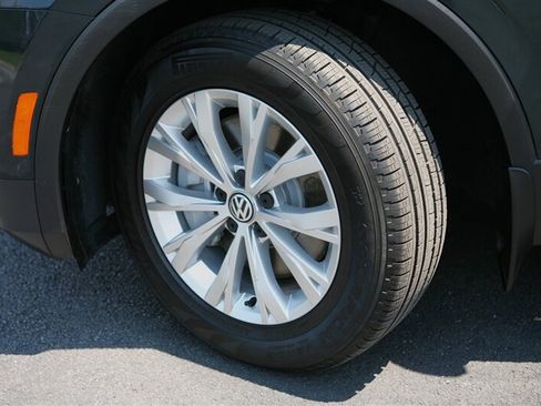 Used 2018 Volkswagen Tiguan SE AWD/4WD image 3