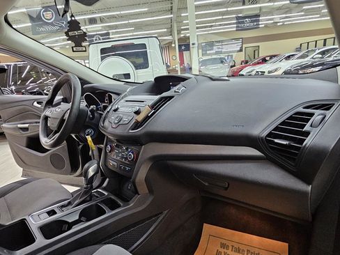 Used 2018 Ford Escape SE FWD image 19