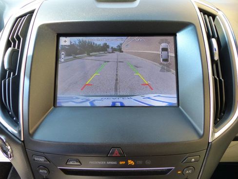 Used 2019 Ford Edge Titanium w/ Equipment Group 301A AWD/4WD image 35
