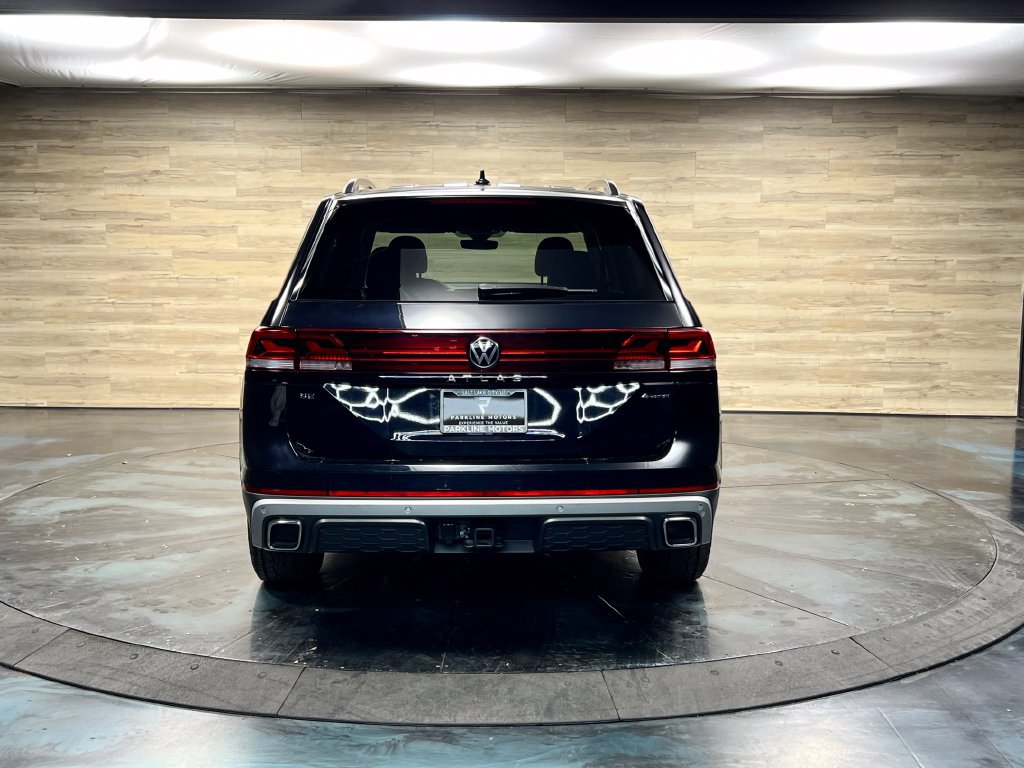 Used 2025 Volkswagen Atlas Peak Edition SE AWD/4WD image 19