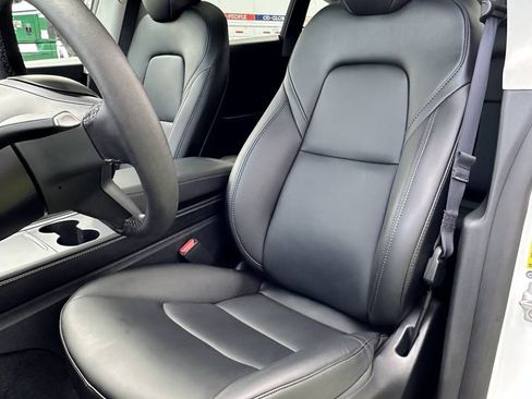 Used 2025 Tesla Model Y Long Range AWD/4WD image 17
