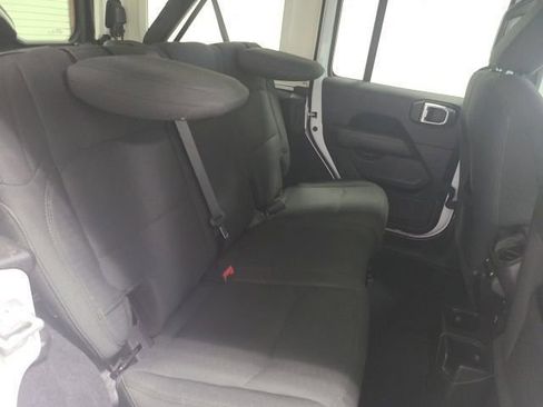 Used 2019 Jeep Wrangler Unlimited Sahara w/ Safety Group AWD/4WD image 14
