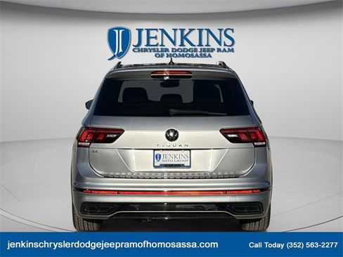 Used 2023 Volkswagen Tiguan SE R-Line image 5