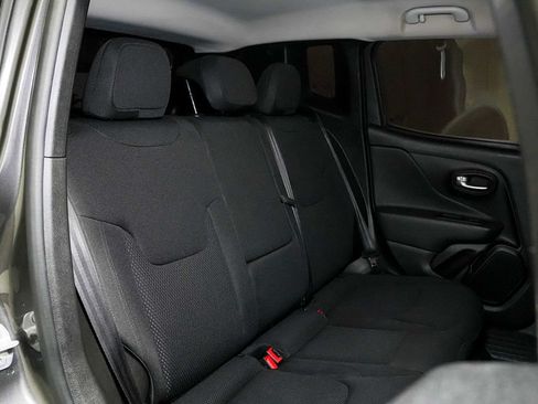 Used 2020 Jeep Renegade Altitude FWD image 17