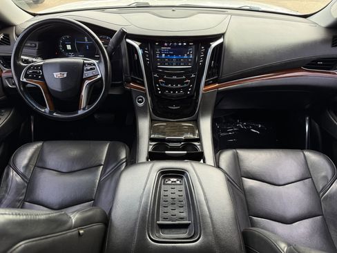 Used 2016 Cadillac Escalade Luxury RWD image 19