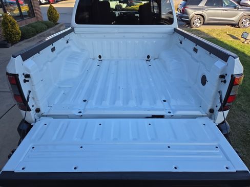 Used 2022 Nissan Frontier S w/ Technology Package image 5