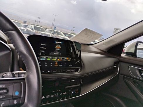 Used 2021 Nissan Rogue SL w/ Premium Package image 19