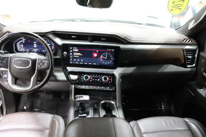 Used 2024 GMC Sierra 1500 Denali w/ Technology Package AWD/4WD image 2