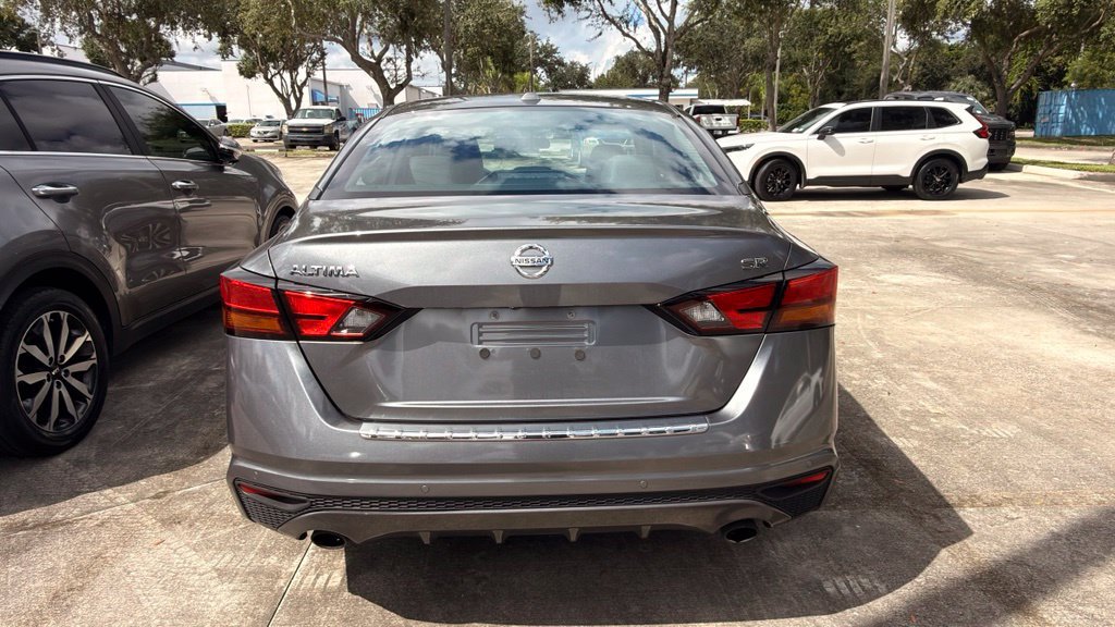 Used 2021 Nissan Altima 2.5 SR w/ SR Premium Package FWD image 8