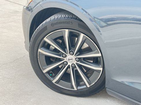 Used 2021 Volvo S60 T5 Momentum image 12