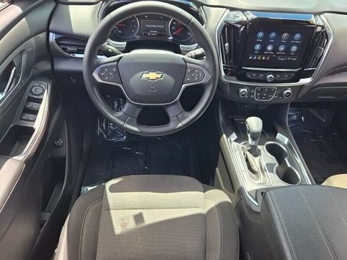 Used 2023 Chevrolet Traverse LT FWD image 13