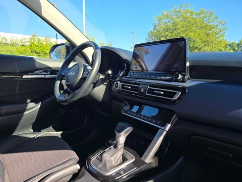 Used 2023 Kia Seltos S w/ Navigation Package image 10