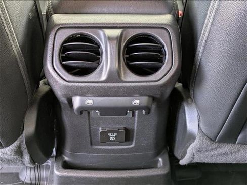 Used 2022 Jeep Wrangler Unlimited Sahara AWD/4WD image 18