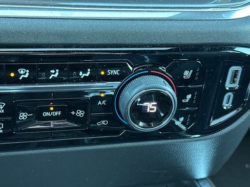 Used 2025 Chevrolet Silverado 1500 High Country w/ Technology Package image 29