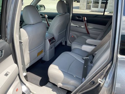 Used 2013 Toyota Highlander Limited AWD/4WD image 31