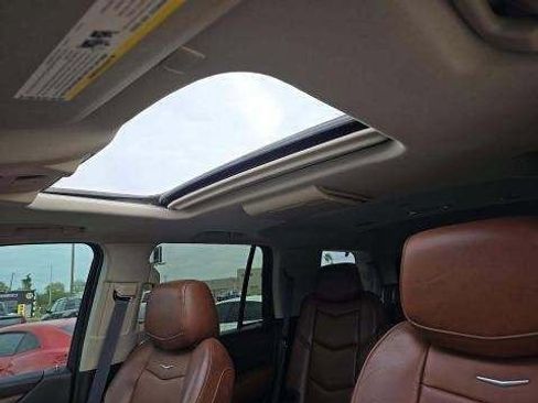 Used 2017 Cadillac Escalade Premium Luxury image 8